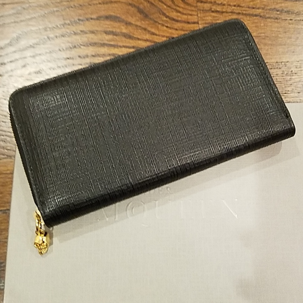 NWT Alexander McQueen black continental zip wallet